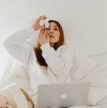 Czym są sztuczne łzy i dlaczego warto je mieć?